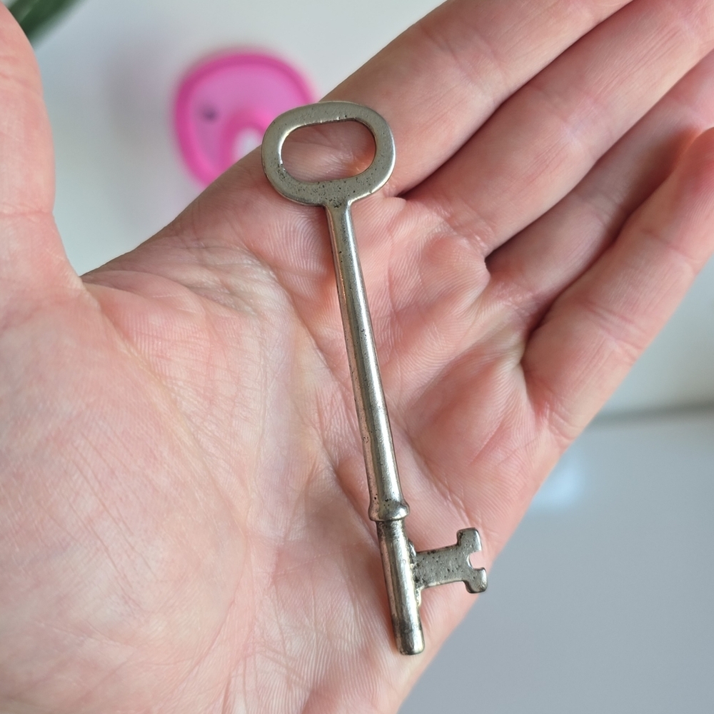 3 1/8" Antique Skeleton Key No Stamp on Bow Solid Barrel Silver Finish